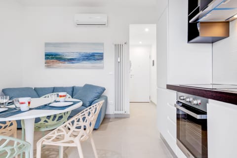 Apartment, 1 Bedroom | Private kitchen | Full-size fridge, oven, stovetop, dishwasher