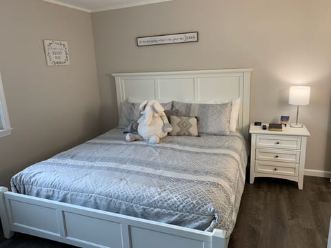 King size bed with plush linens! 