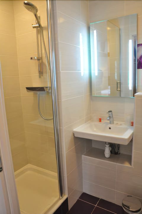 Standard Double Room | Hypo-allergenic bedding, Select Comfort beds, desk, free WiFi