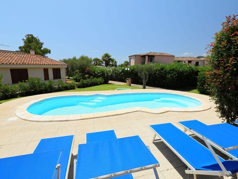 Swimming Pool, Property, Real Estate, Residential Area, Garden, Home, Azure, Aqua, House, Shade