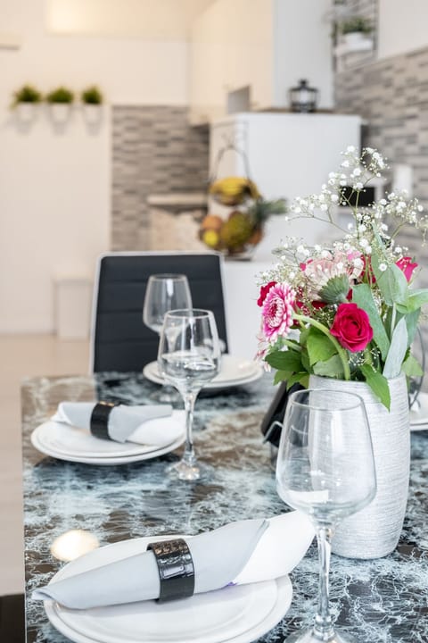 Apartment (Two Bedroom Apartment with Balcony) | Dining room