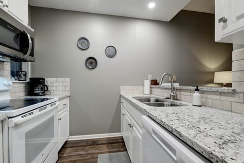 Kitchen (1)