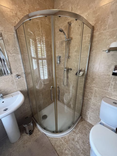 Twin Room, Ensuite | Bathroom