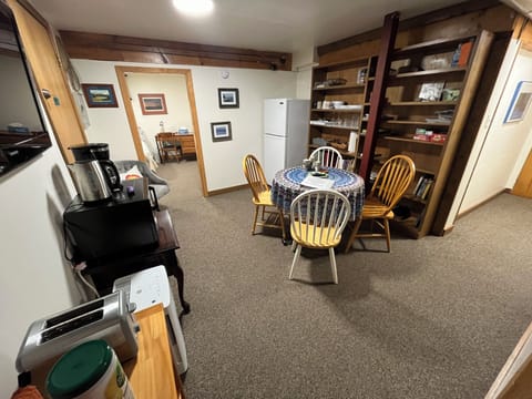 Refrigerator 10.1 cubic feet