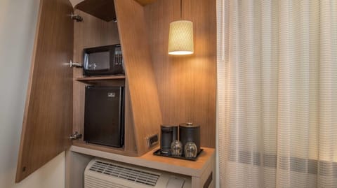 Desk, laptop workspace, iron/ironing board, free WiFi