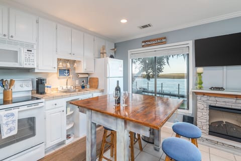 Table opens up for more space