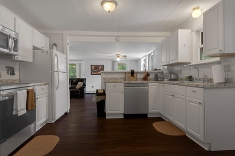 Modern Kitchen: Whip up your favorite meals in style with gleaming surfaces and natural light!