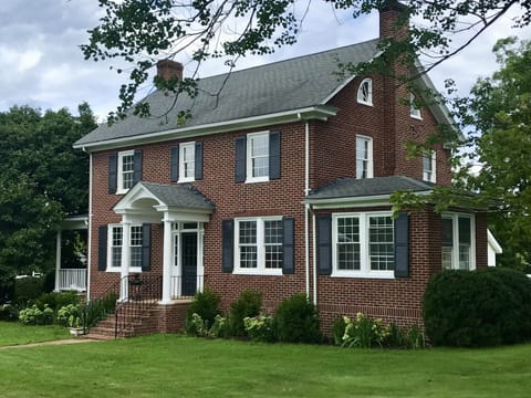 Maple Crest C.1929 - Restored, elegant old charm has all modern amenities. 