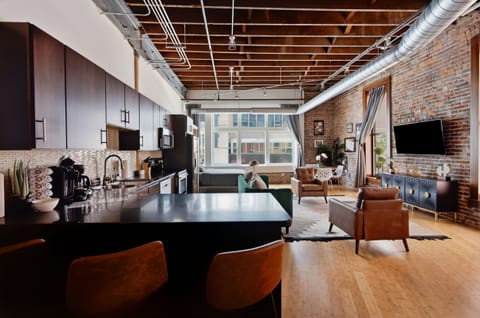 Nearly 1100 sqft condo. Plenty of space for 4 adults!