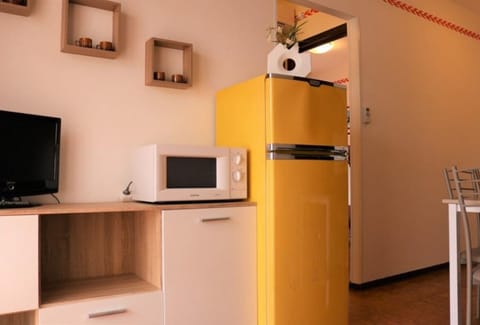 Apartment, 2 Bedrooms, Balcony, City View | Interior