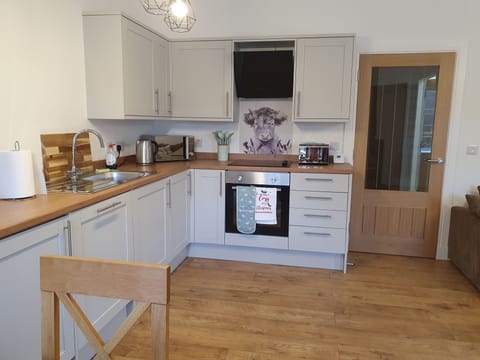 House | Private kitchen | Fridge, microwave, oven, stovetop