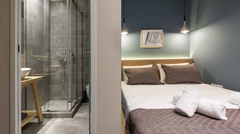 Exclusive Apartment, 4 Bedrooms, Non Smoking, Patio | 4 bedrooms, premium bedding, individually decorated