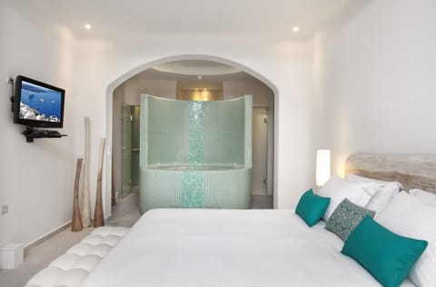 Suite, Sea View (Romance) | Minibar, in-room safe, desk, soundproofing