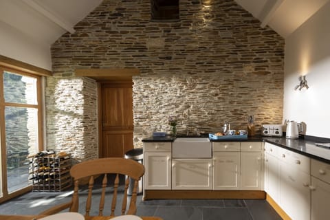 The kitchen, toaster and kettle - Mowhay Barn