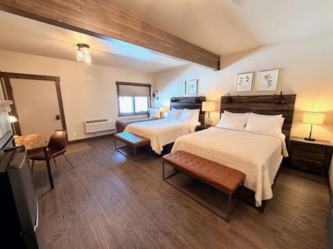 Spacious Guest Room - 2 Queen Beds