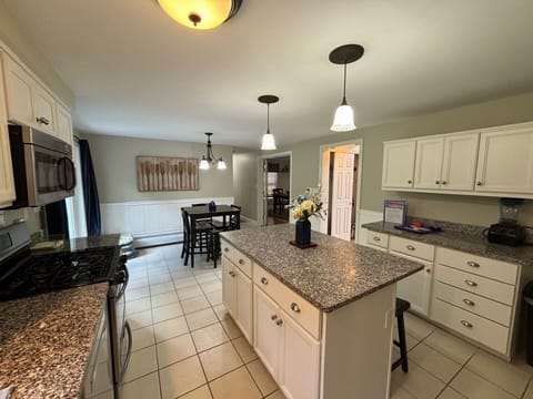kitchen island for meal prep or eating