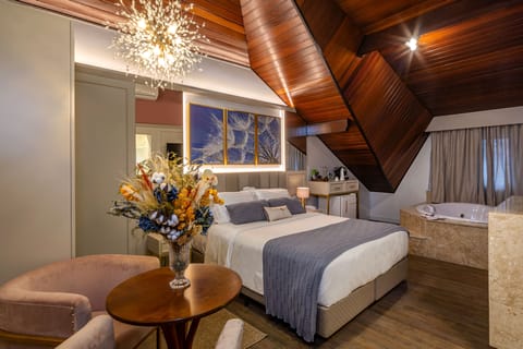 Premier Room | Minibar, desk, soundproofing, free WiFi