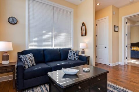 Living room w/ sofa sleeper