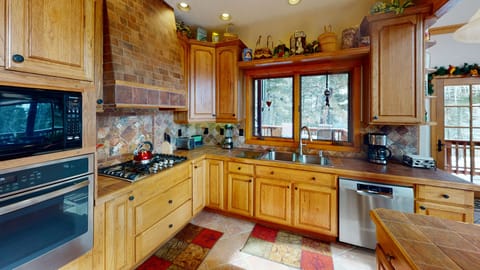 A beautiful kitchen to cook your favorite meals