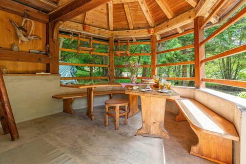 Honeymoon House, 2 Bedrooms, Balcony (House Mavko Near Lake Cerknica) | Dining
