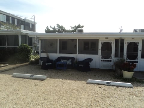 View from outside - Shorebreak Cottage is on the left.