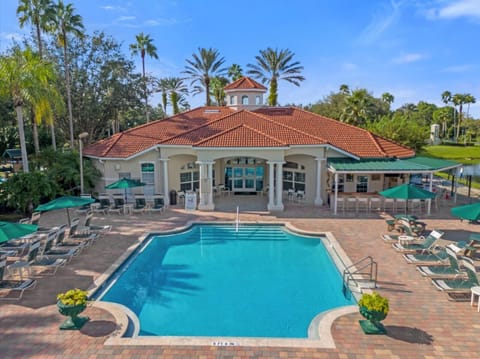 Massive pool with all amenities including Tiki bar and vending machines.