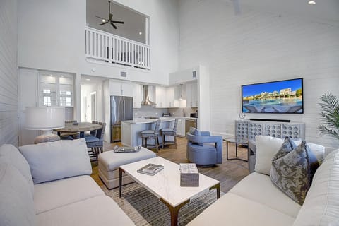 3rd Floor, Living Area