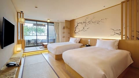 ・[Premium Room] The two beds are double size. You can stretch out and relax.