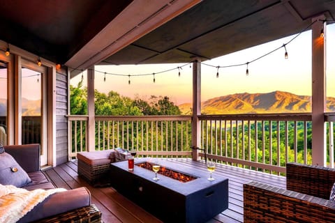 Sunset Deck - Golden hour views and cozy fire vibes—welcome to your Smoky escape