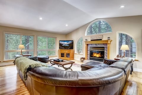 House, Multiple Beds, Hot Tub, Mountain View (Nestled Pines Retreat) | Living area | 42-inch flat-screen TV with digital channels, fireplace