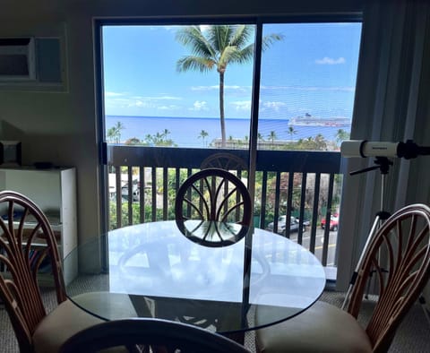 Condo, 1 King Bed with Sofa bed, Kitchen, Ocean View (Kona Mansions #C305) | Dining