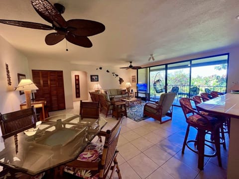 Condo, Multiple Beds, Lanai, Ocean View (Kahaluu Bay Villas #305) | Interior