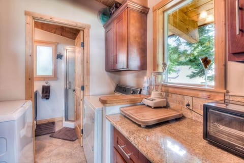 House, Multiple Beds, Patio, Mountain View (Chamberland Getaway) | Interior