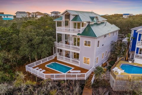 The Great Escape - Crystal Beach - Back Exterior