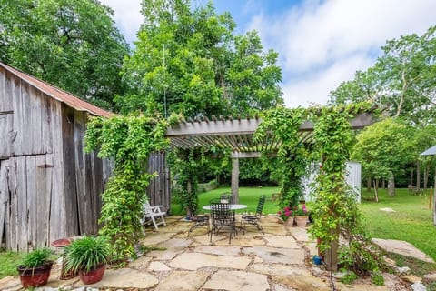 House, 2 Bedrooms | Property grounds
