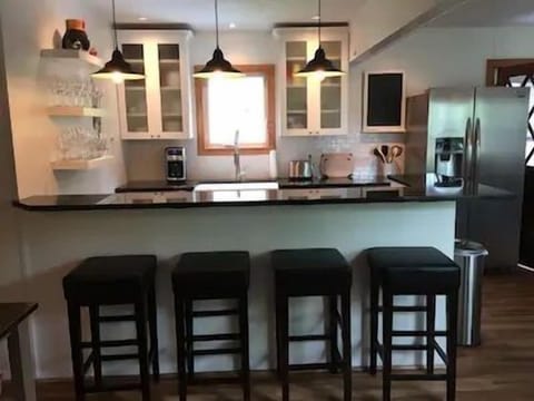 Kitchen - Kitchen and bar seating