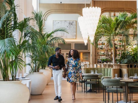 2 restaurants, breakfast, lunch, dinner served; American cuisine