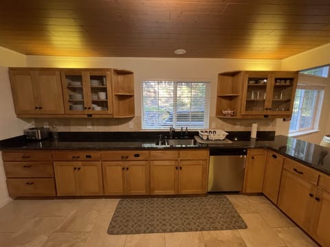 Stocked with Toaster, Instant Pot, Air Fryer, Slow Cooker 