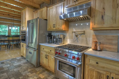 Kitchen (main level)