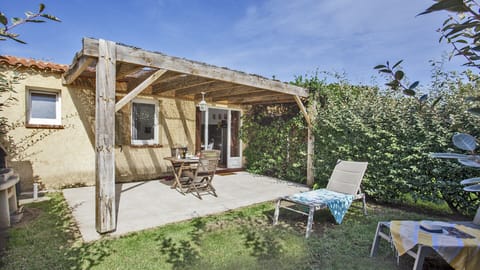 2 people rental with garden and swiming pool  2 people in Calvi Corsica