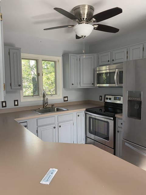 Kitchen ready for your favorite cook
