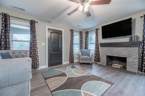 Fireplace is for looks and not to be used.