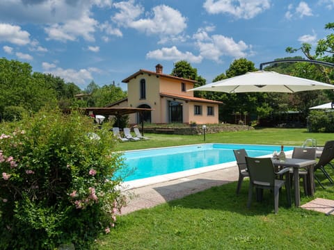 Plant, Cloud, Sky, Building, Furniture, Tree, Chair, Swimming Pool, Water, Umbrella