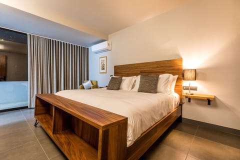 Deluxe Studio, 1 King Bed, Bathtub | In-room safe, individually decorated, blackout drapes, soundproofing