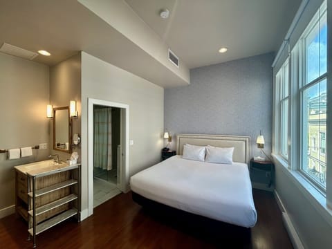 Premium Room, 1 King Bed, City View | Premium bedding, blackout drapes, iron/ironing board, free WiFi