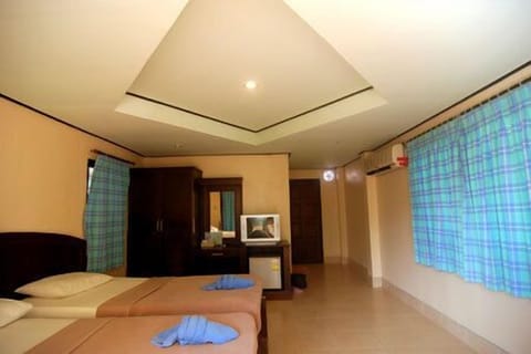 Room | In-room safe, desk, free WiFi