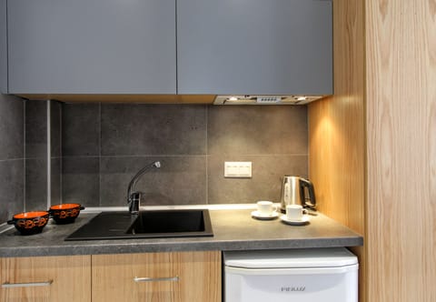 Deluxe Studio, Pool View | Private kitchenette | Fridge, espresso maker, electric kettle