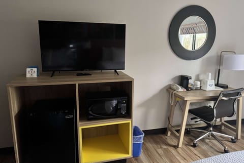 Egyptian cotton sheets, premium bedding, pillowtop beds, in-room safe