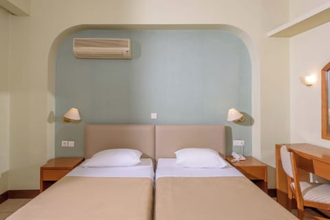 In-room safe, soundproofing, iron/ironing board, free WiFi