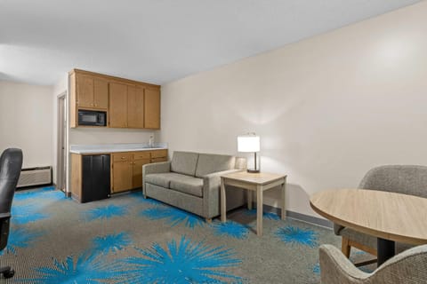 Studio Suite, 2 Double Beds, Non Smoking | Desk, blackout drapes, free cribs/infant beds, rollaway beds